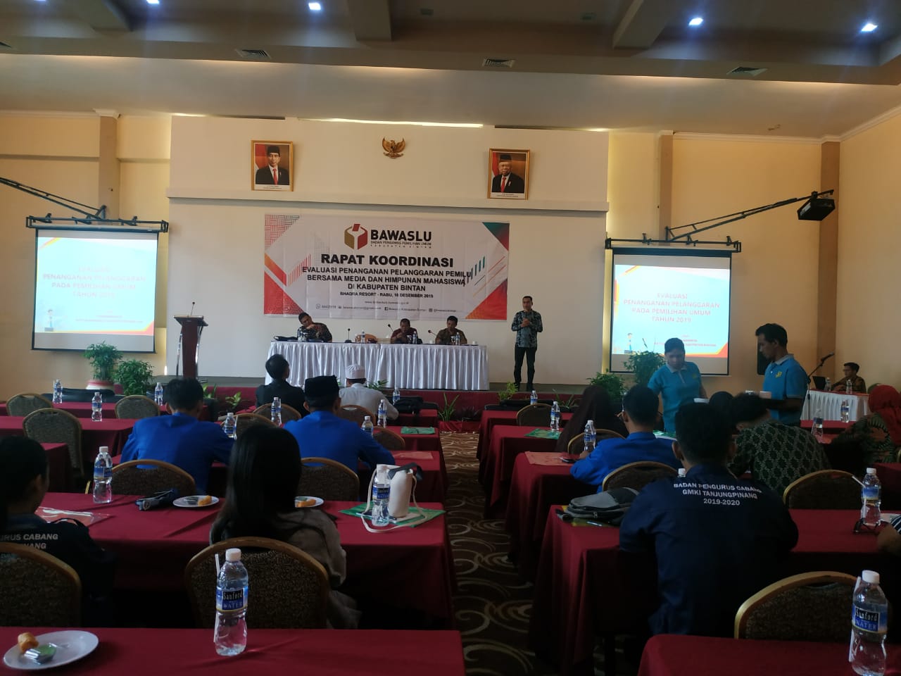 Ketua Bawaslu Bintan Febri Adinata saat menyampaikan laporan pelanggaran pemilu 2019, saat rapat koordinasi di hotel Badra resort Bintan.